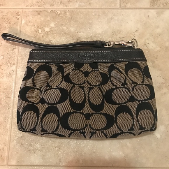 Coach Handbags - ‼️CLOSET DOWNSIZE‼️
Coach black and grey wristlet